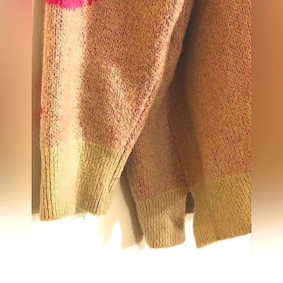 A Beautiful Soul Oversized Lip Design Fluffy Sweater. Woman’s Size b, 18/20 - Picture 5 of 10